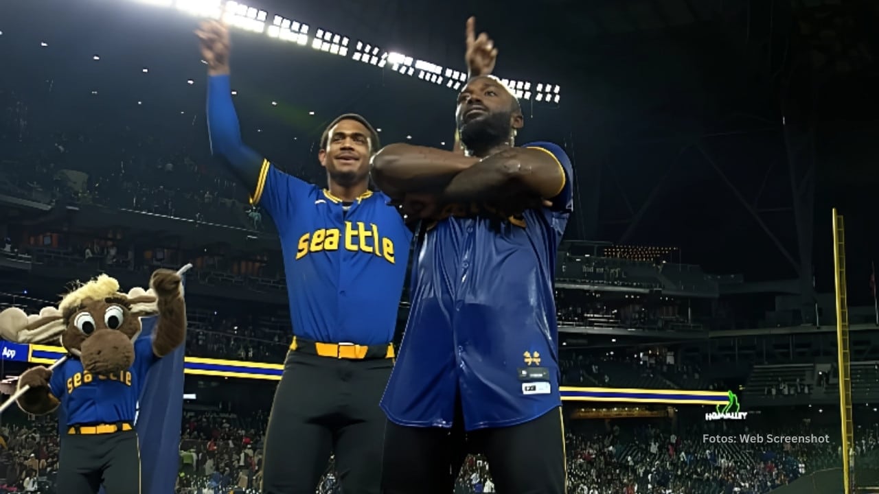 Julio Rodriguez y Randy Arozarena celebran una victoria con Seattle Mariners