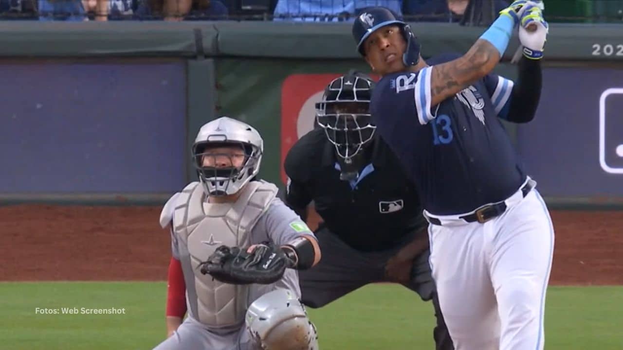 El pelotero venezolano Salvador Pérez conectó 30 jonrones por segunda vez en su carrera.