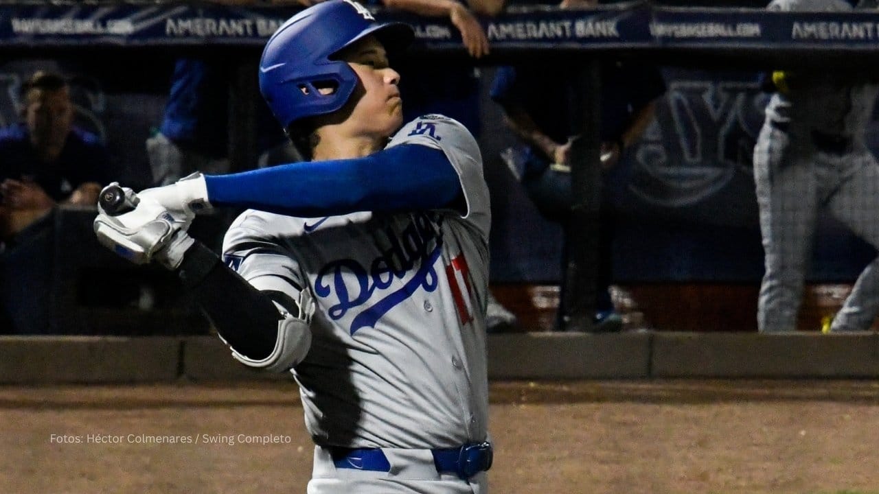 Shohei Ohtani bateando con Los Angeles Dodgers