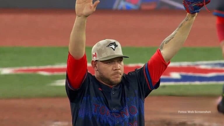 Yariel Rodriguez en un juego con Toronto Blue Jays