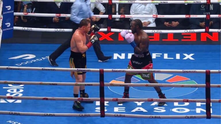 La esperada pelea entre Saúl Canelo Álvarez y Terence Crawford terminó siendo choque de gigantes sobre el ring