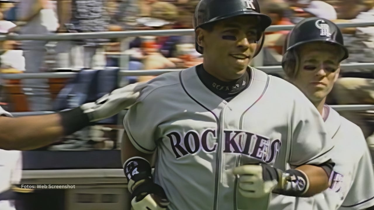 Andres Galarraga celebrando un cuadrangular con Colorado Rockies