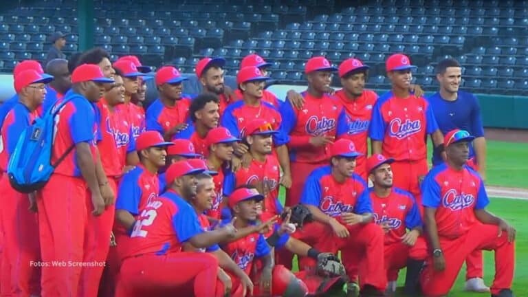 Jugadores del Equipo Cuba celebrando el pase al Mundial sub 23