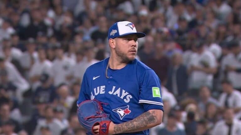 Yariel Rodríguez sumó su quinto relevo seguido sin permitir anotaciones ante New York Yankees en el 2025.