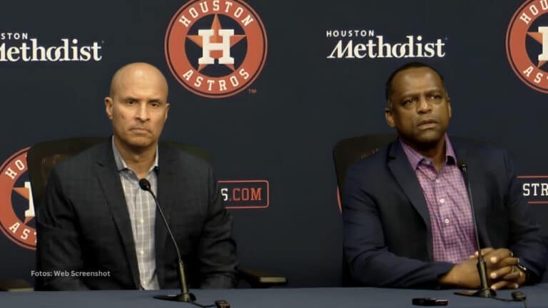 Joe Espada y Dana Brown en una rueda de prensa con Houston Astros