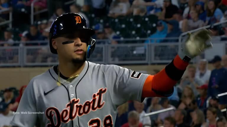 Javier Báez en un juego con Detroit Tigers