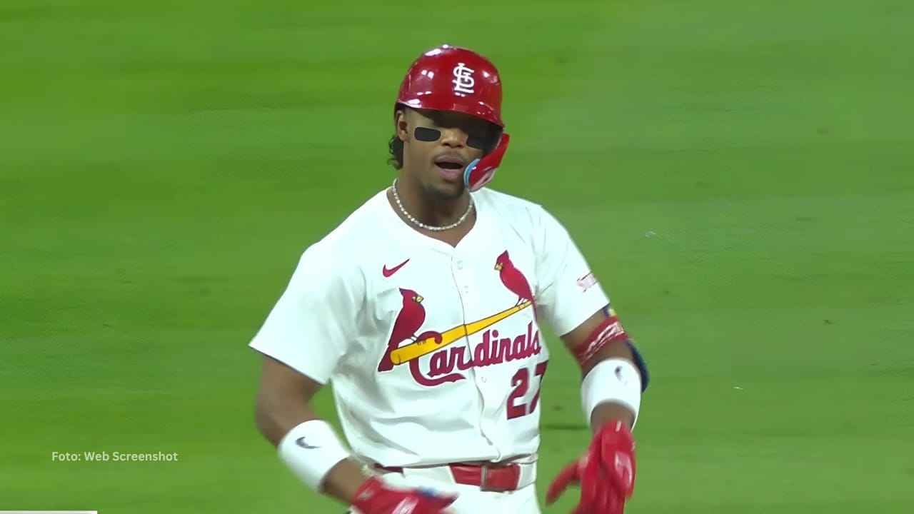 Cubano Jose Barrero en un juego con St. Louis Cardinals
