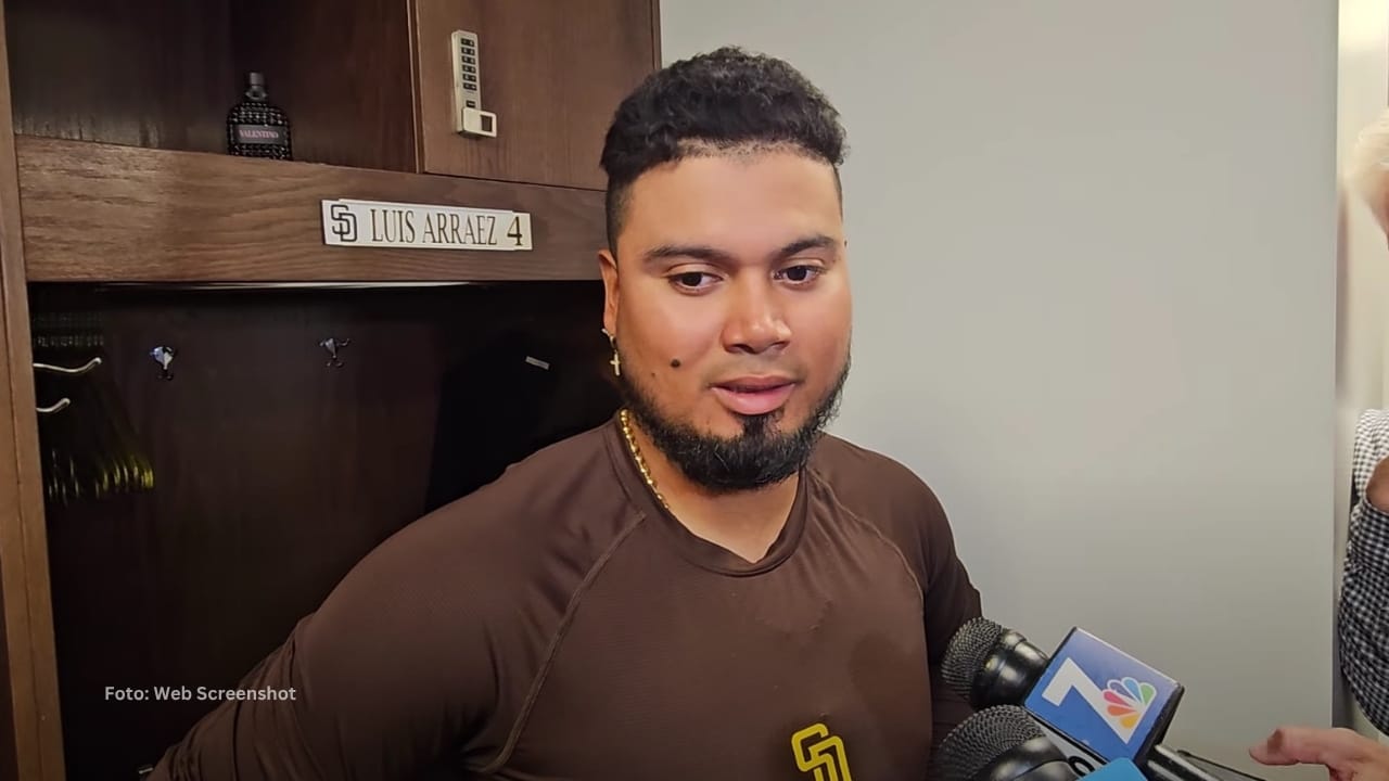 Luis Arráez en una entrevista tras la eliminación de San Diego Padres