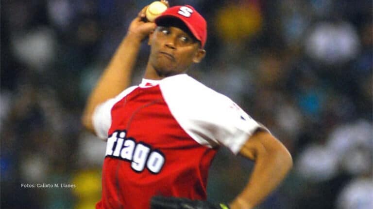 Norge Luis Vera lanzando con Santiago de Cuba