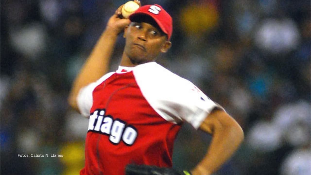 Norge Luis Vera lanzando con Santiago de Cuba