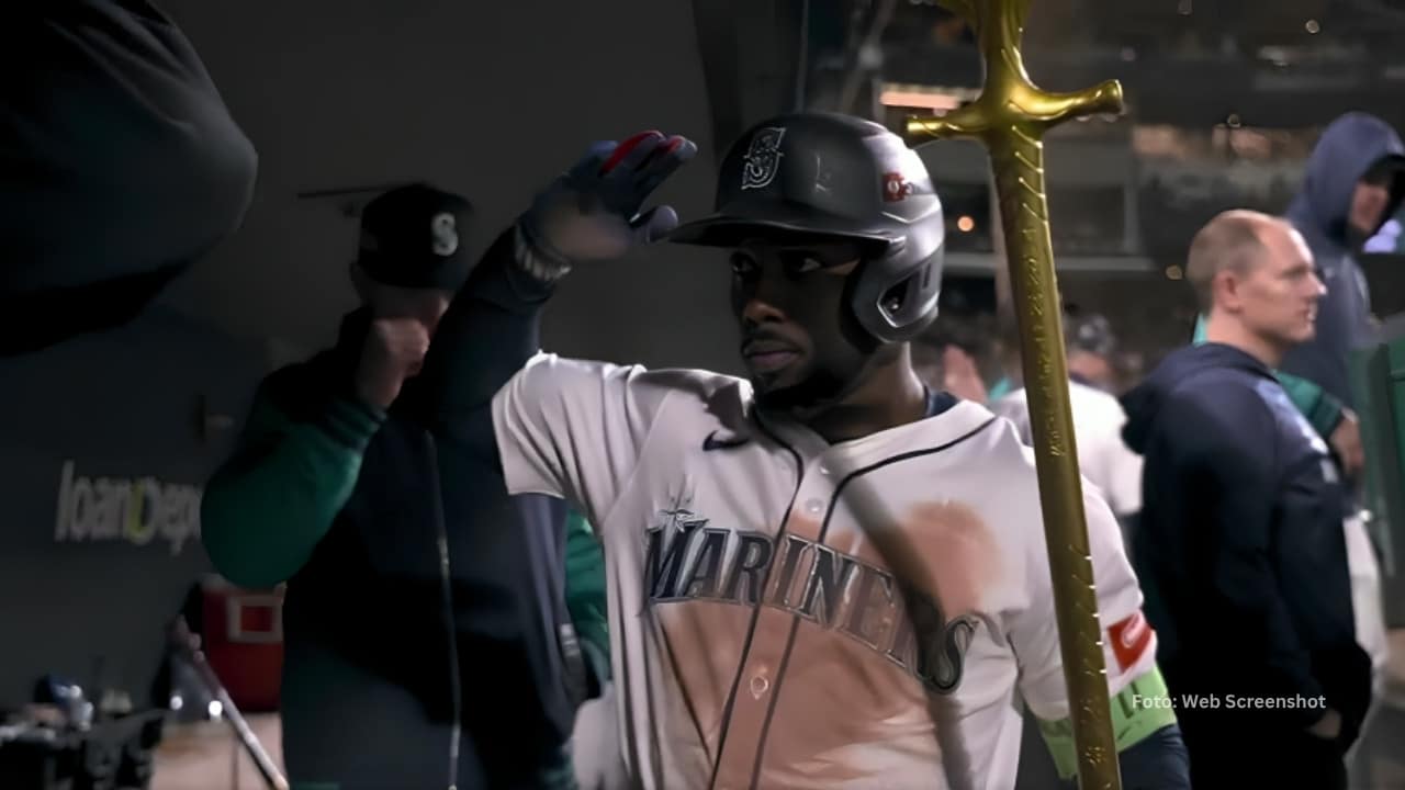 Randy Arozarena celebra jonrón con Seattle Mariners