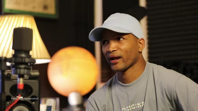 Boxeador cubano Roniel Iglesias en una entrevista