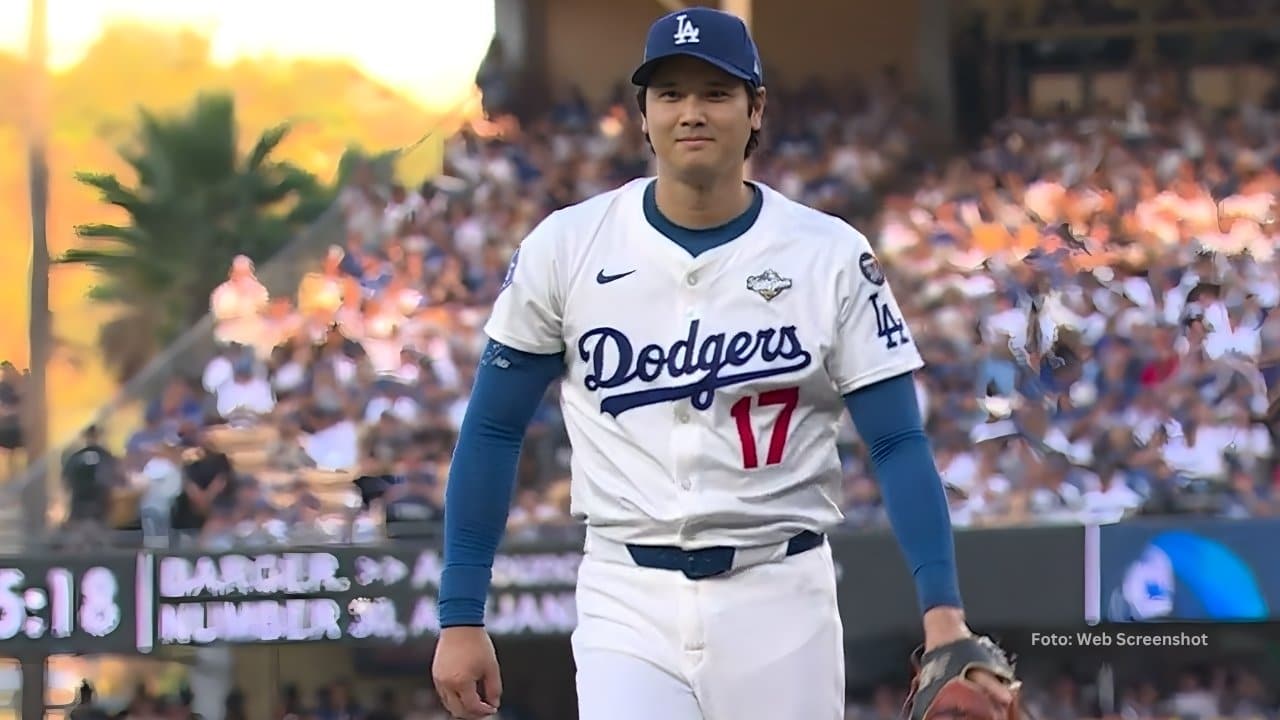 Shohei Ohtani saliendo de la lomita en un juego con Los Angeles Dodgers
