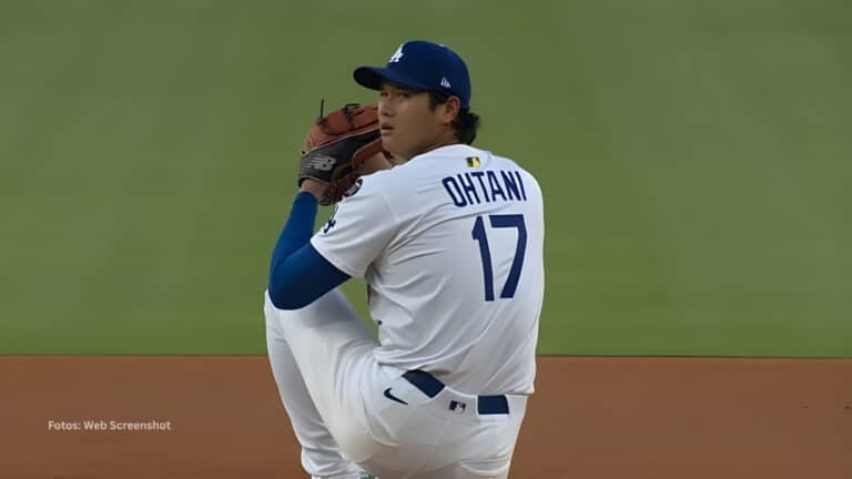 Shohei Ohtani lanzando con Los Angeles Dodgers