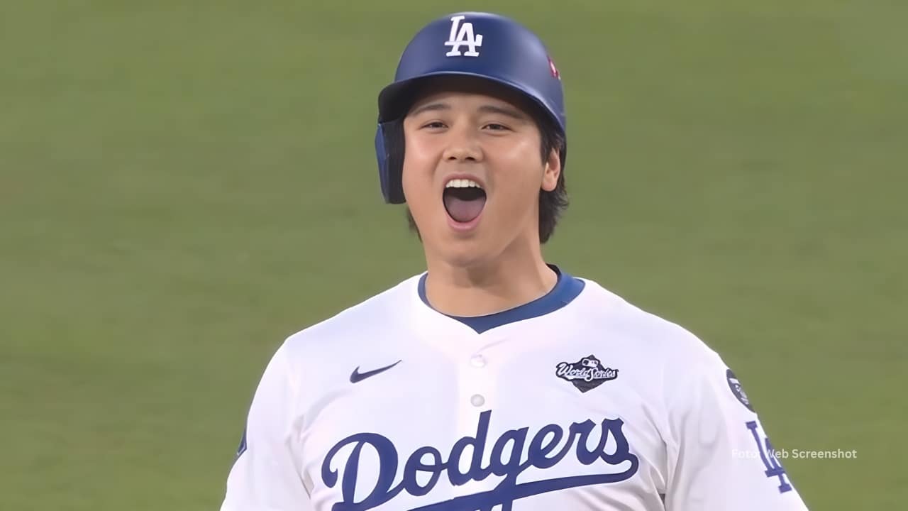 Shohei Ohtani en grita en un juego de Serie Mundial con Los Angeles Dodgers