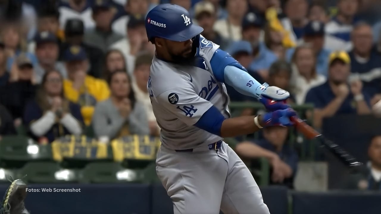 Teoscar Hernández bateando con el conjunto de Los Angeles Dodgers