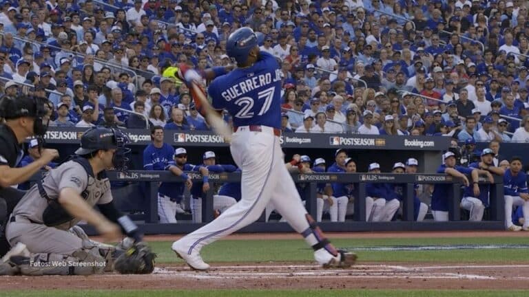 Vladimir Guerrero Jr. bateando ante New York Yankees con Toronto Blue Jays
