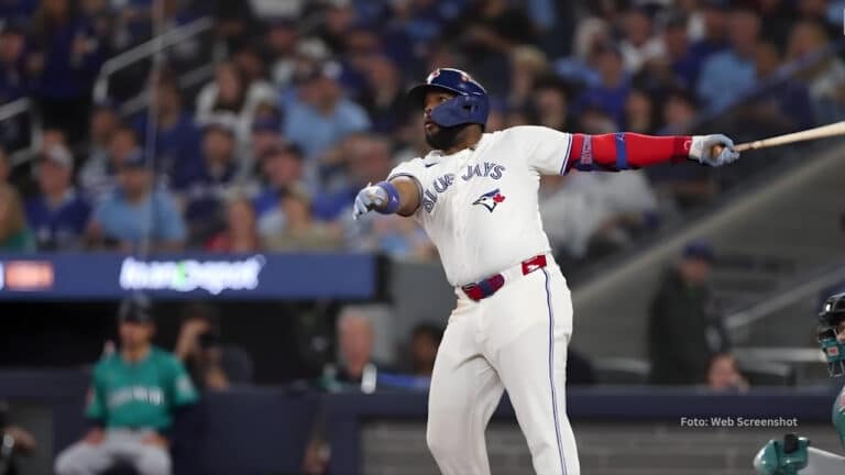 Vladimir Guerrero Jr. bateando con Toronto Blue Jays