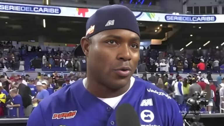 Yasiel Puig en una entrevista en la Serie del Caribe