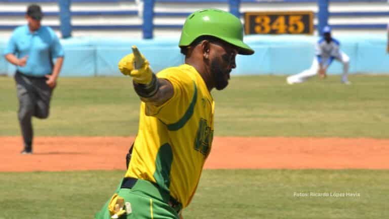Alexei Ramírez llegó a 20 imparables esta temporada del beisbol cubano donde ya está entre los primeros en jonrones.