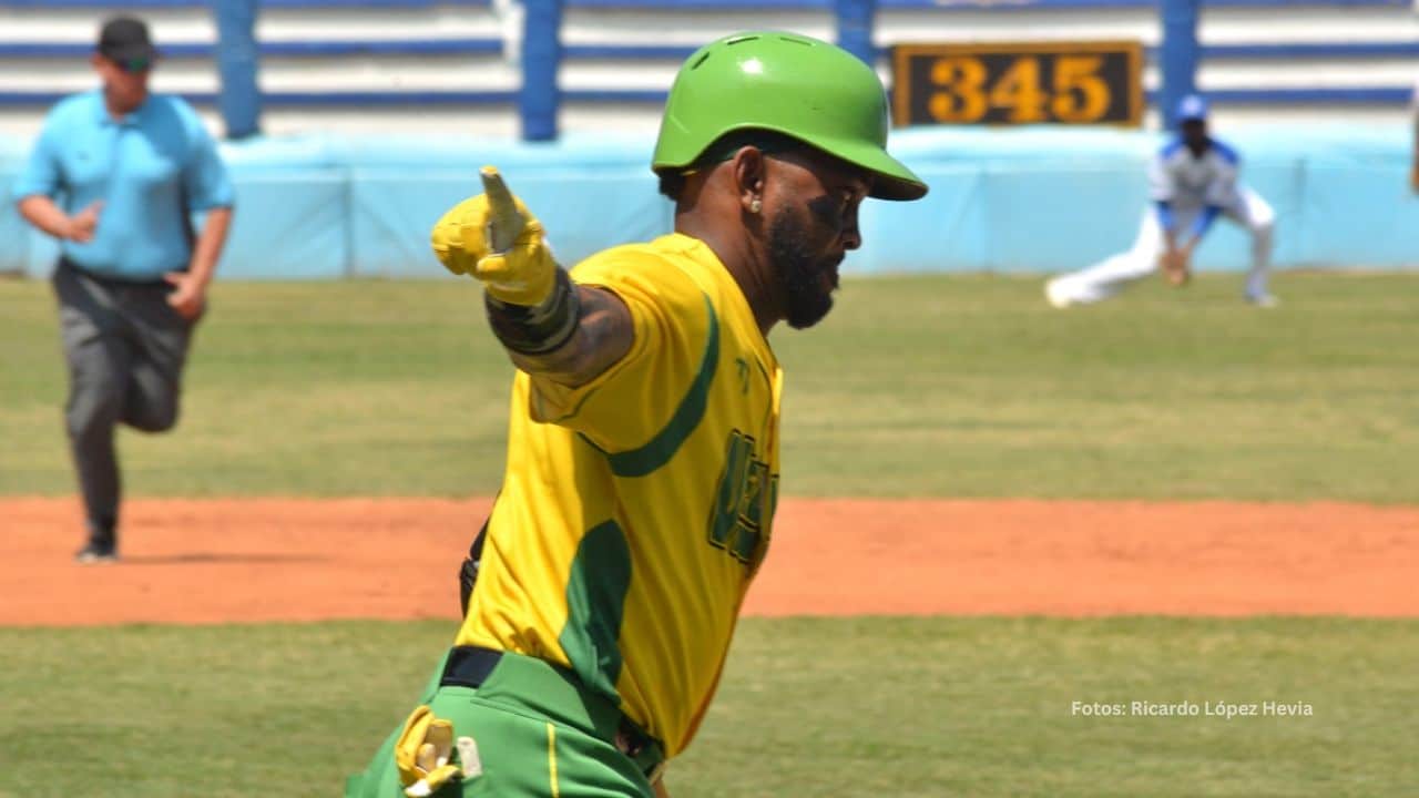 Alexei Ramírez llegó a 20 imparables esta temporada del beisbol cubano donde ya está entre los primeros en jonrones.