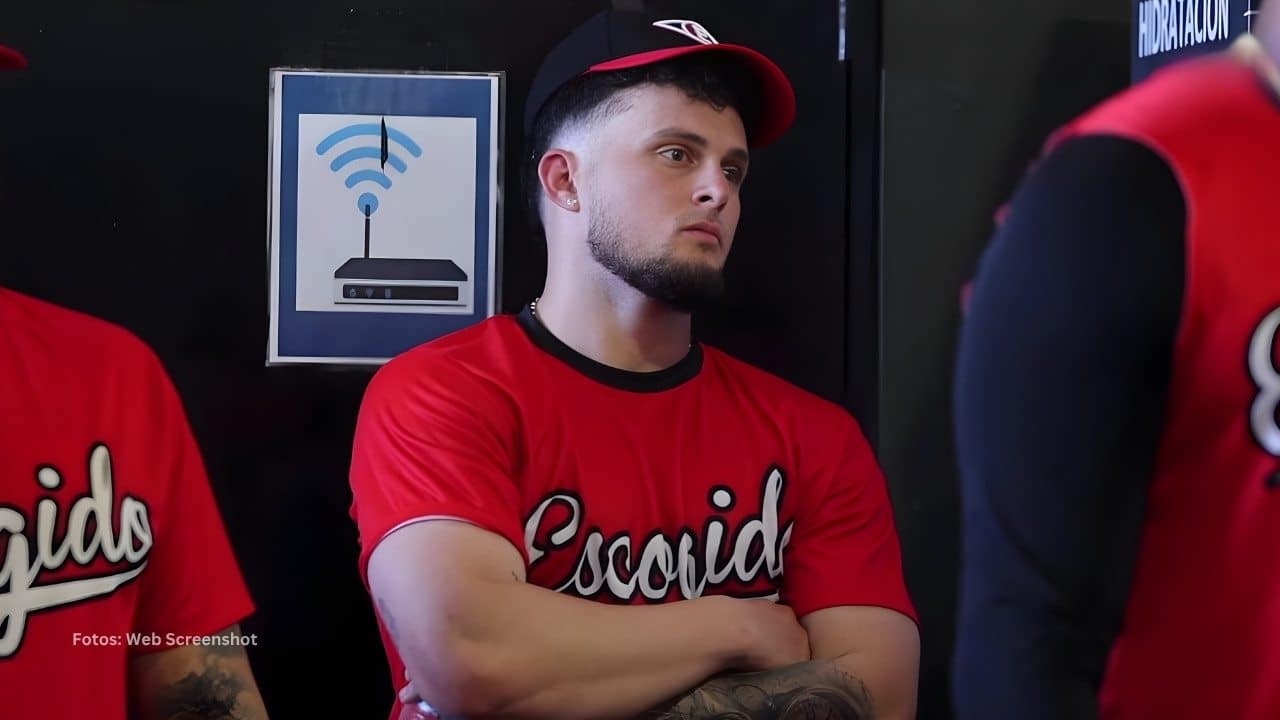 Cesar Prieto con el conjunto de Leones del Escogido en LIDOM