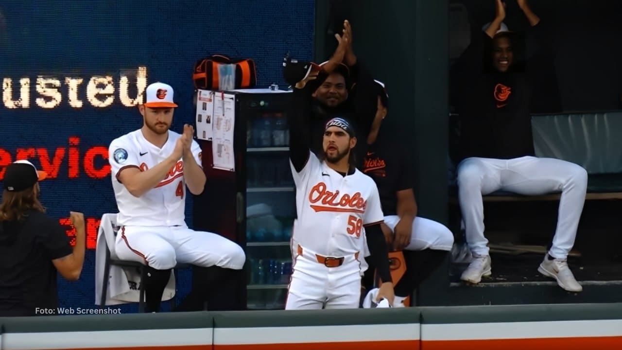 Cionel Perez en el bullpen con Baltimore Orioles