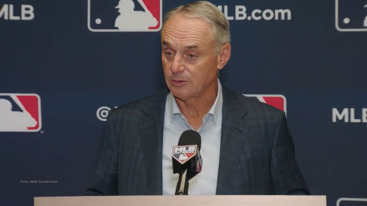 El Comisionado de MLB, Rob Manfred, no tuvo piedad con los peloteros que quebrantaron el Código de Ética de Grandes Ligas.