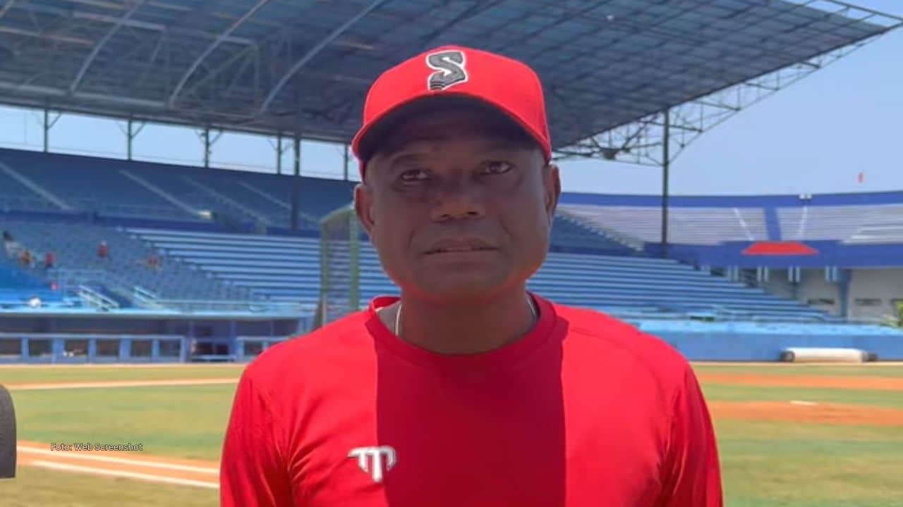 El público indómito exigió severas sanciones para el estratega de Santiago de Cuba y al parecer serán complacidos.