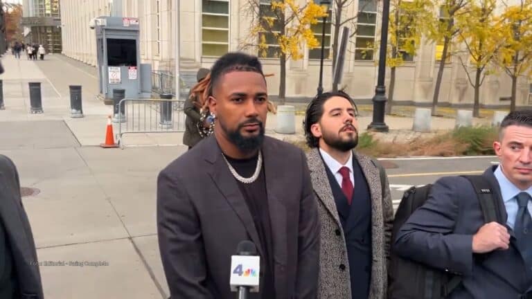 El pelotero dominicano Emmanuel Clase ahora tiene su futuro incierto en Grandes Ligas.