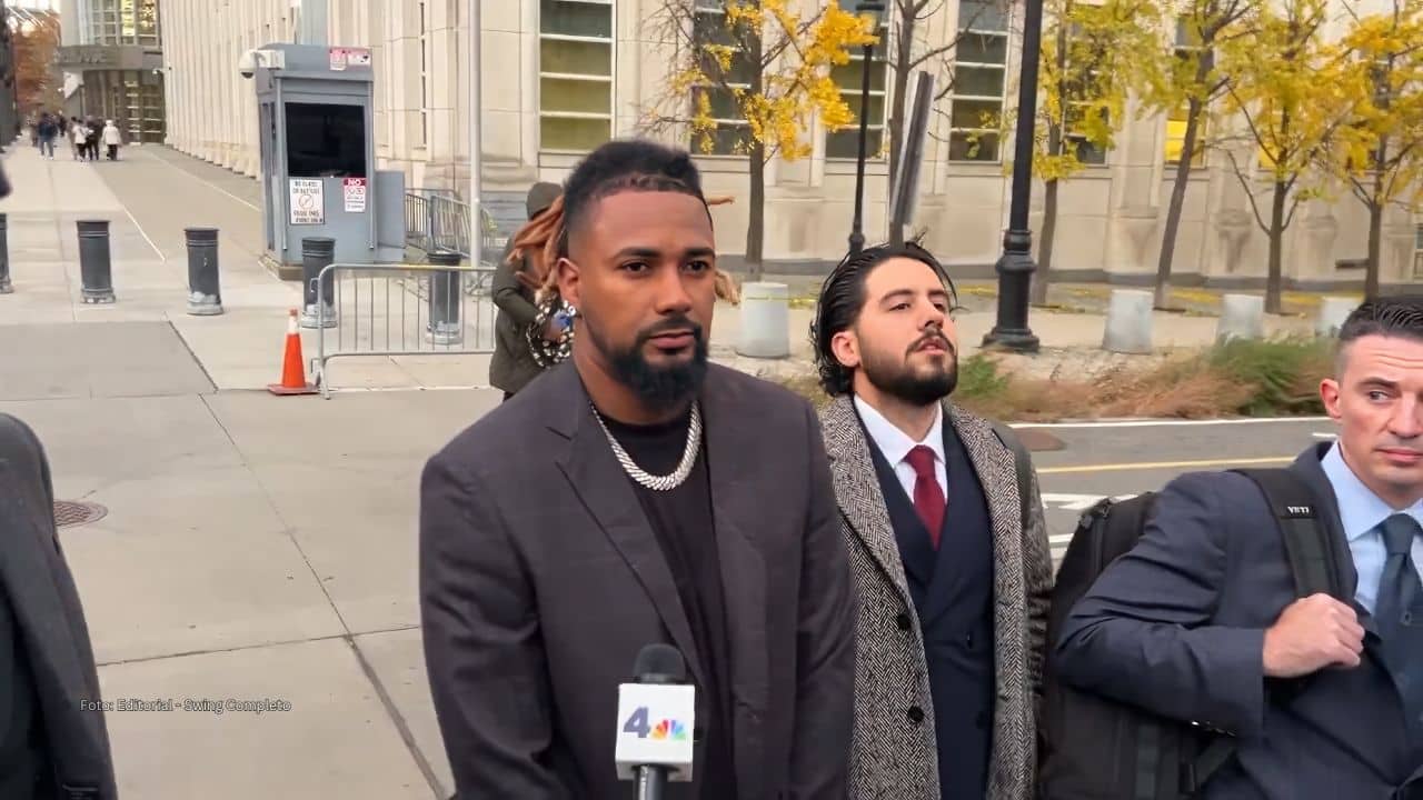 El pelotero dominicano Emmanuel Clase ahora tiene su futuro incierto en Grandes Ligas.