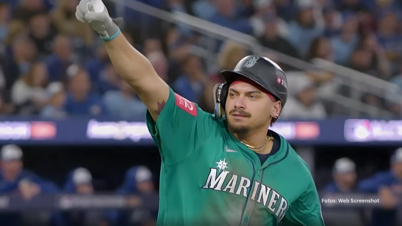Josh Naylor recorriendo las bases tras jonrón con Seattle Mariners