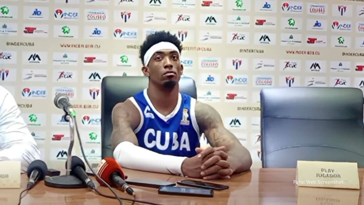 Rueda de prensa de Karel Guzmán con el Equipo Cuba FIBA