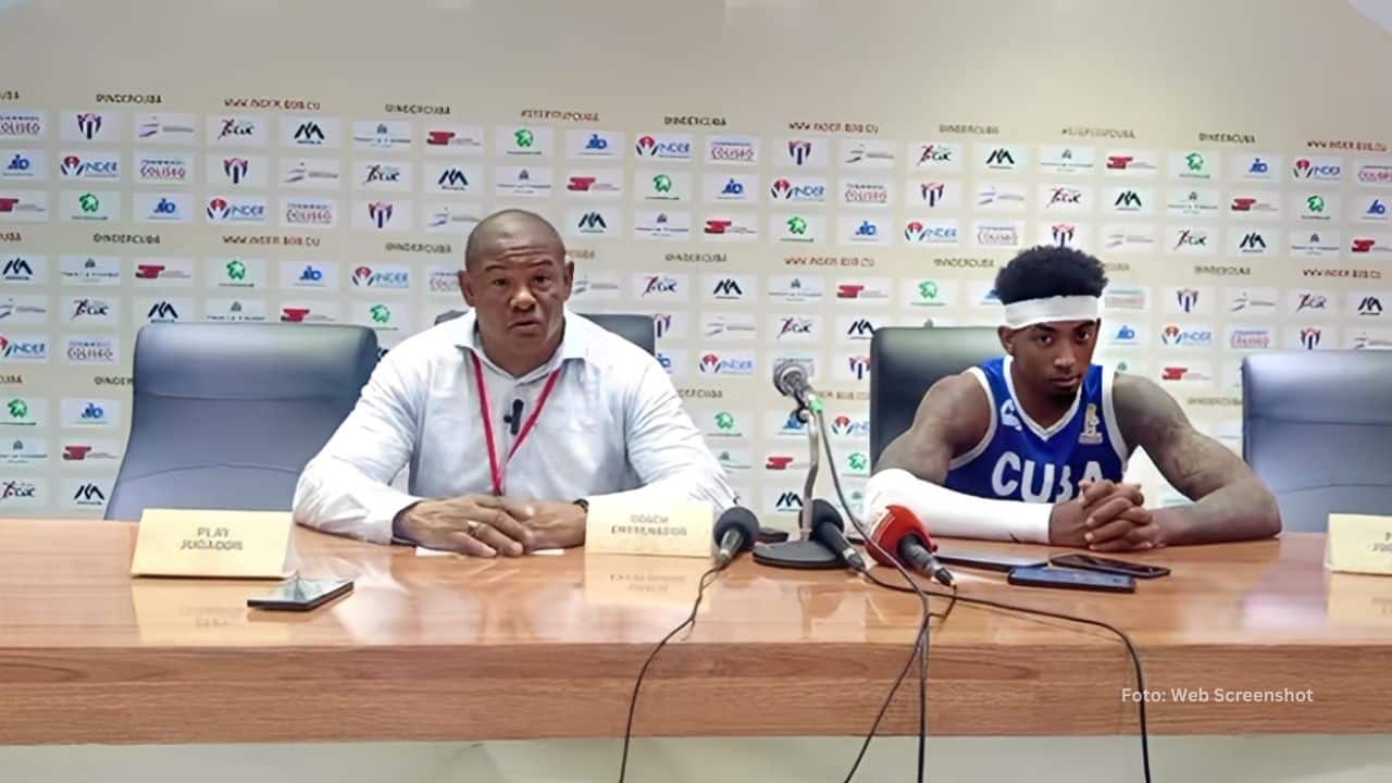 Rueda de prensa de Karel Guzmán con el Equipo Cuba FIBA