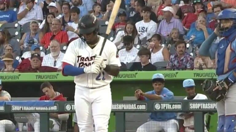 Oscar Colas llegó a ser uno de los prospectos más cotizados del béisbol, mostrando incluso grandes habilidades como lanzador y bateador.