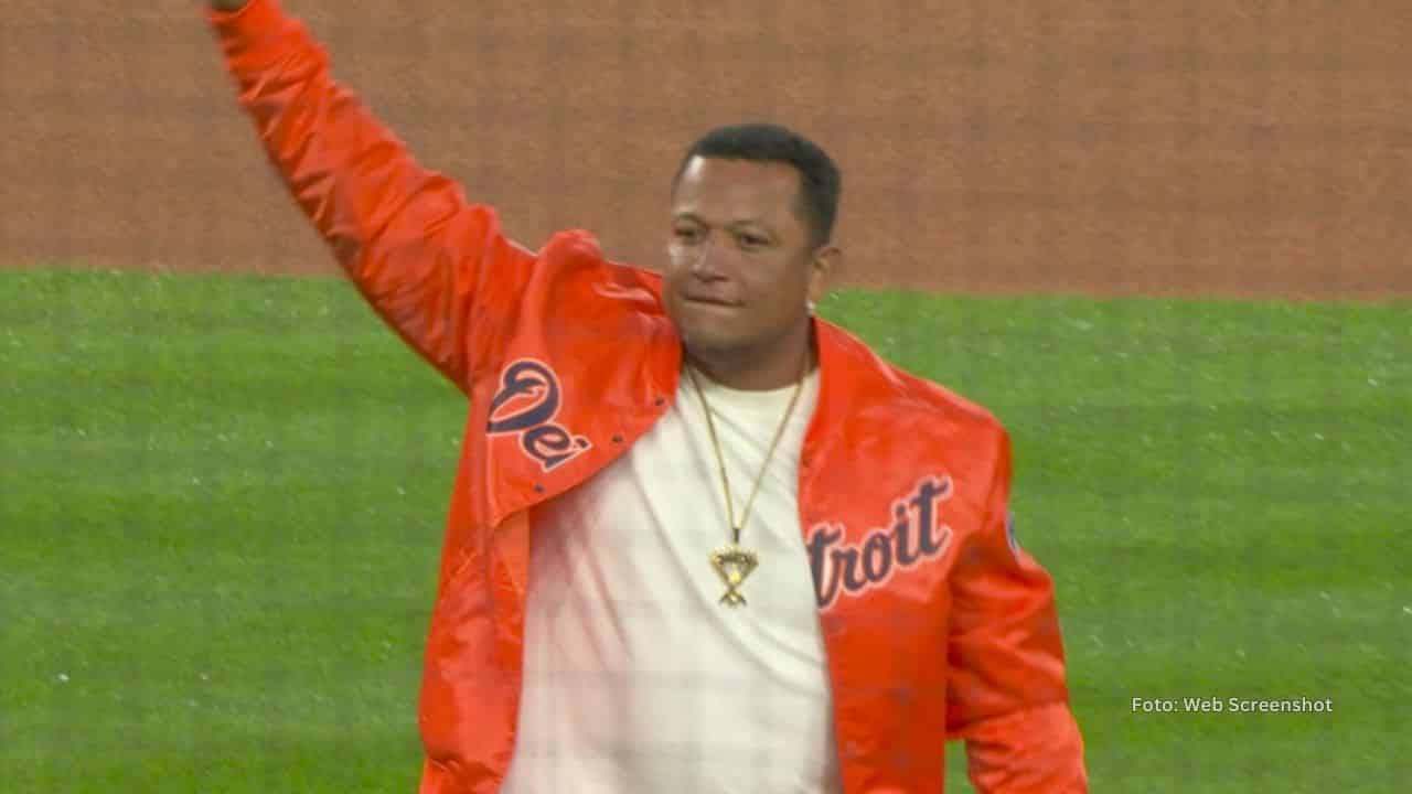 Miguel Cabrera saludando