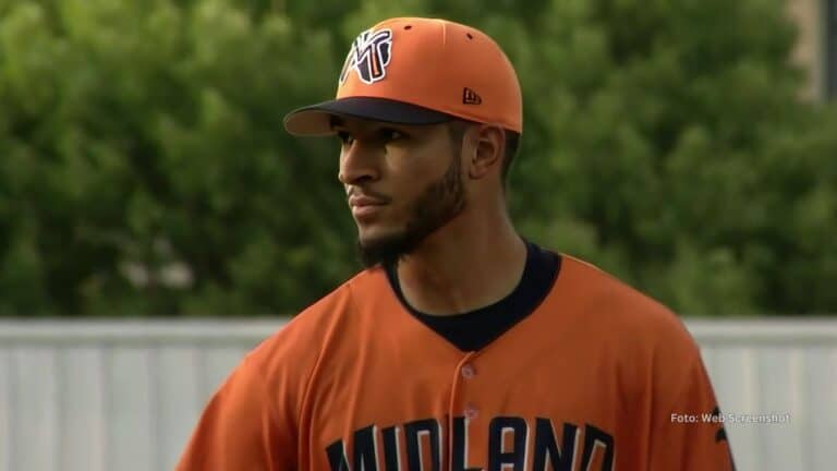 Pelotero cubano Yunior Tur