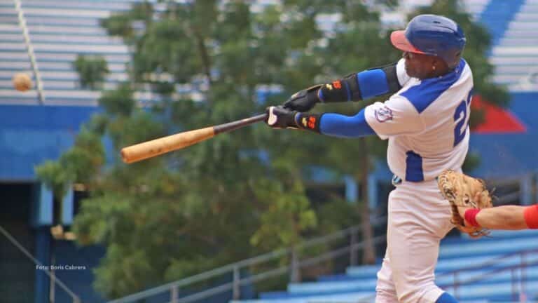 Los Leñadores de Las Tunas, actuales campeones del beisbol cubano, blanquearon 7x0 a los Cazadores de Artemisa.