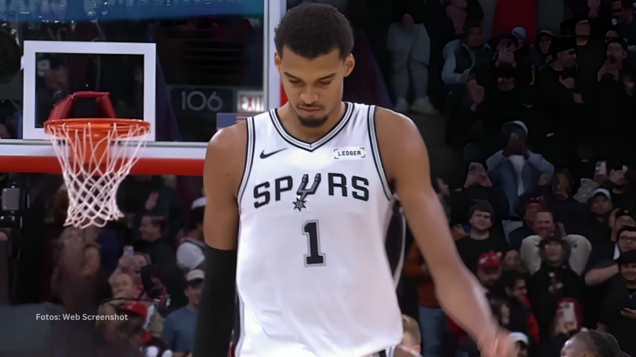 Victor Wembanyama en un juego con San Antonio Spurs