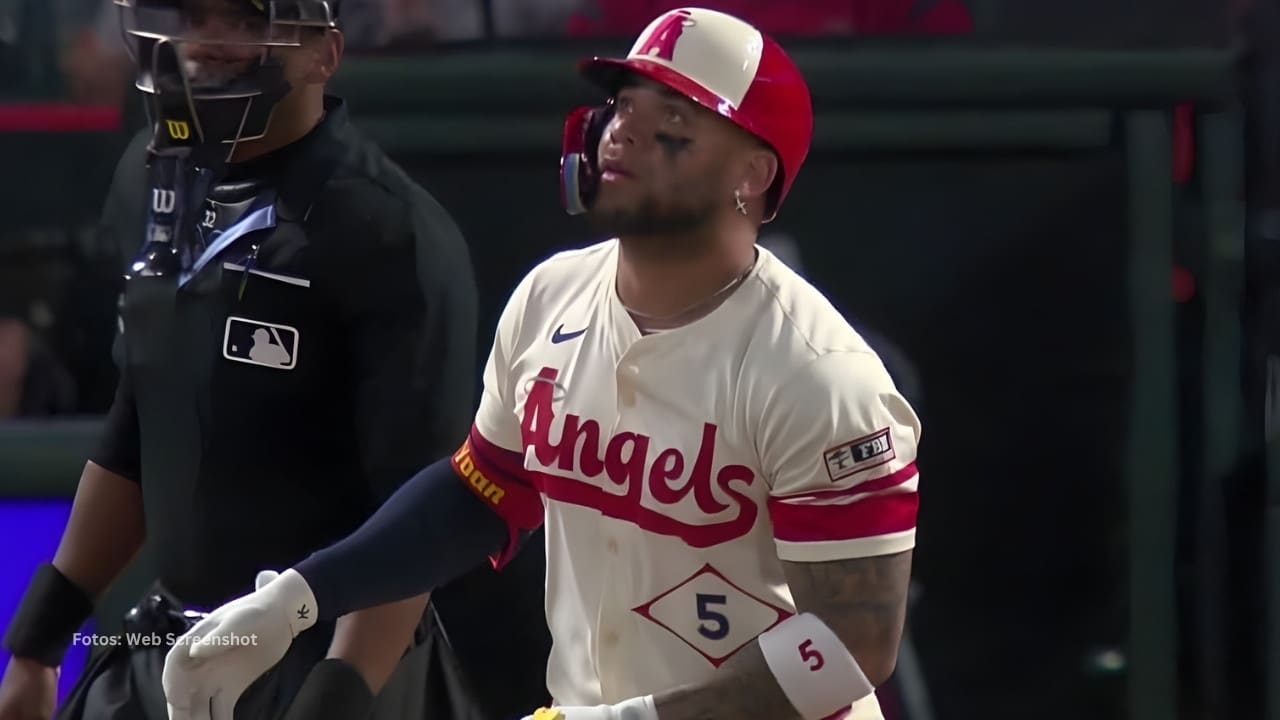 Yoan Moncada en un juego con Los Angeles Angels