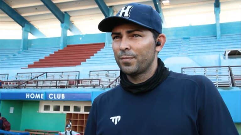 Las prioridades de Wilson Paredes cambiaron en un minuto y una lesión se transformó en la causante del nuevo panorama.