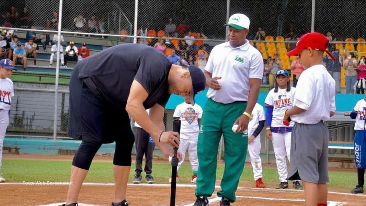 MLB y Giancarlo Stanton trabajaron en conjunto para cumplirle el sueño a 100 niños