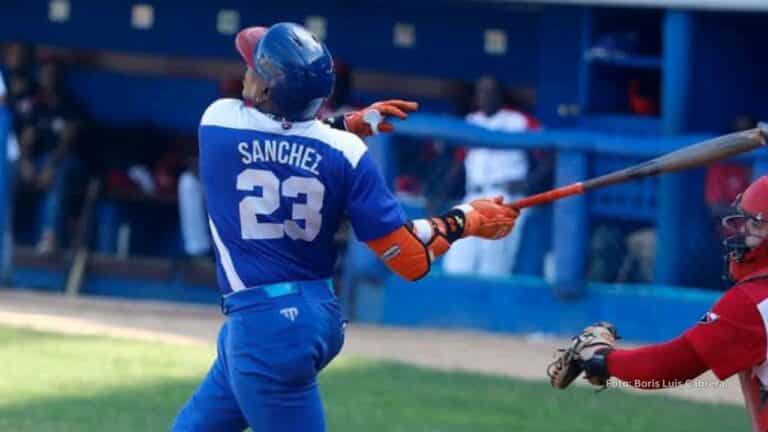 Ariel Sánchez, Industriales