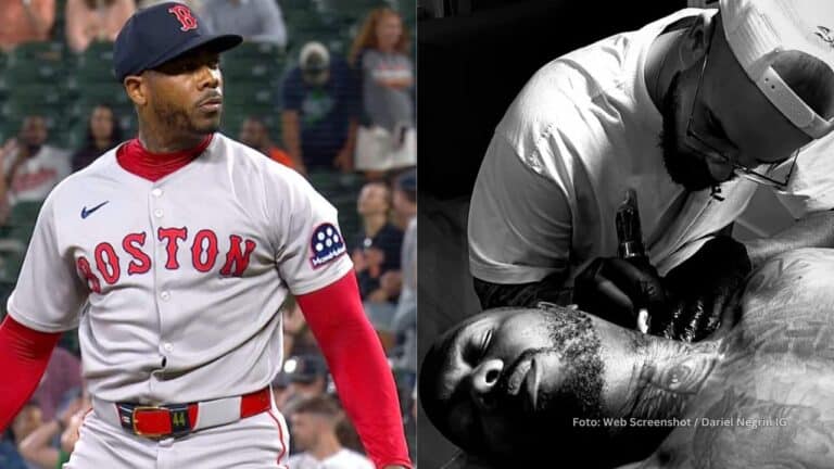 Aroldis Chapman tatuandose