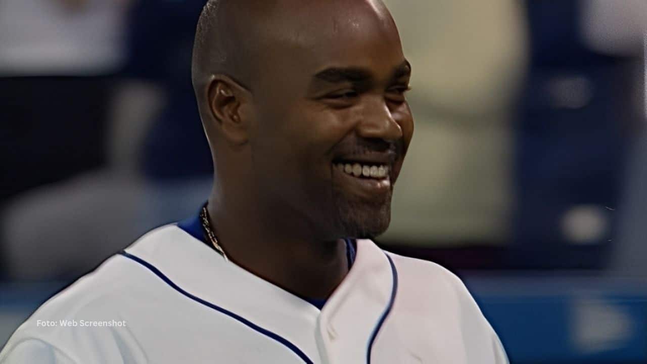 Carlos Delgado en un juego de MLB con Toronto Blue Jays