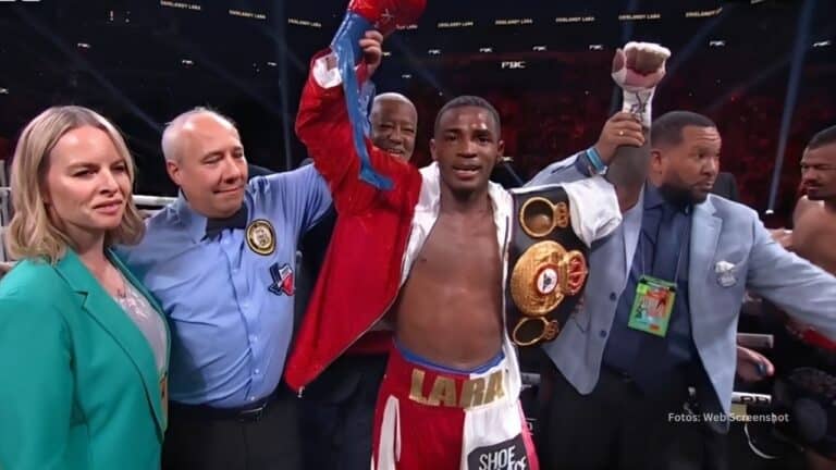 Boxeador cubano Erislandy Lara celebra titulo Mundial AMB