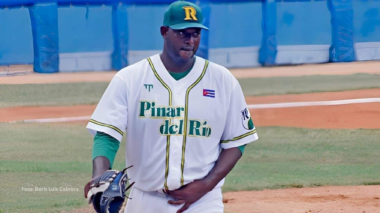 Erly Casanova con el conjunto de Pinar del Rio del Beisbol Cubano