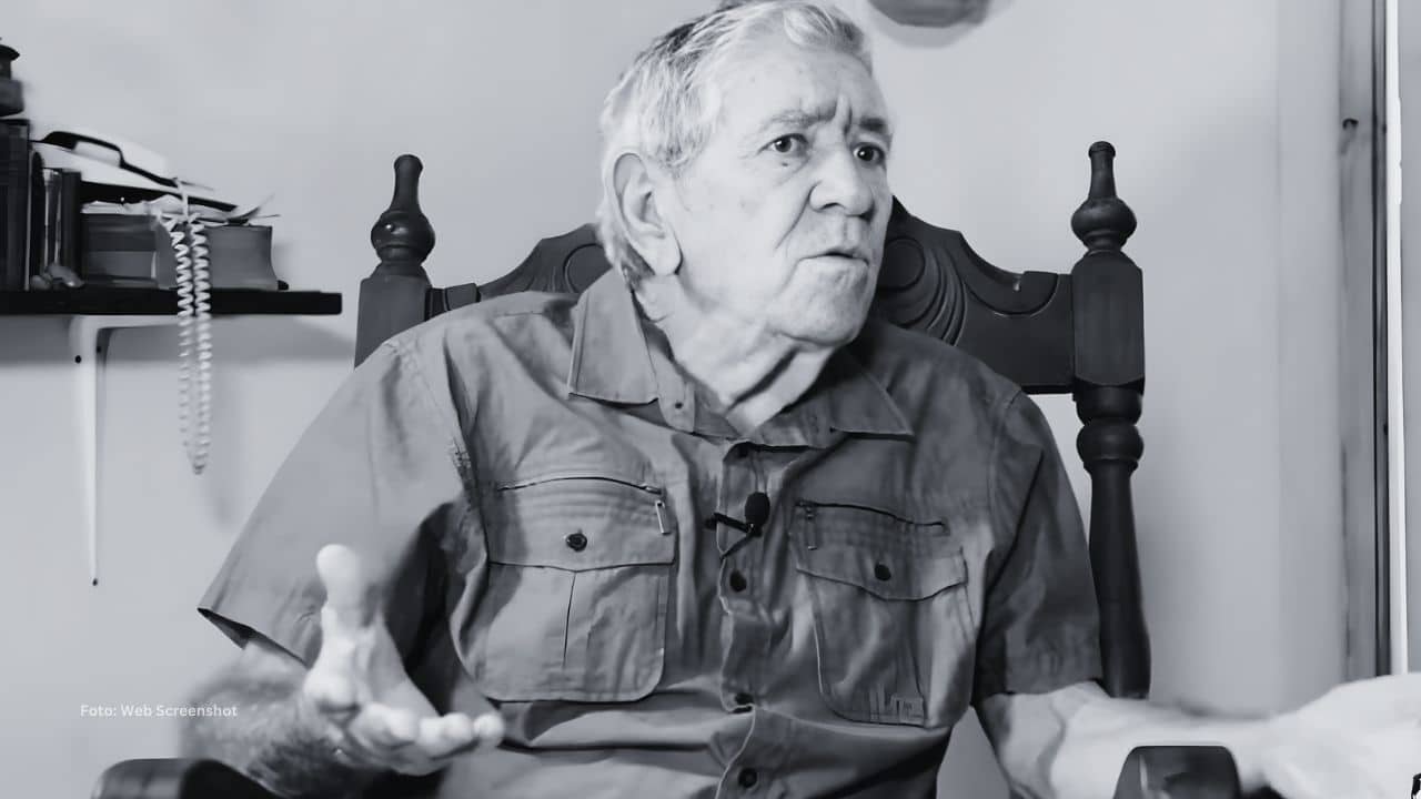 Comentarista cubano Ivan Lopez en una entrevista