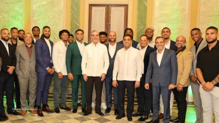 Eventos como este fortalecen el nexo entre el país y sus atletas, recordando que cada logro en MLB también se celebra en casa. Fernando Tatis Jr.