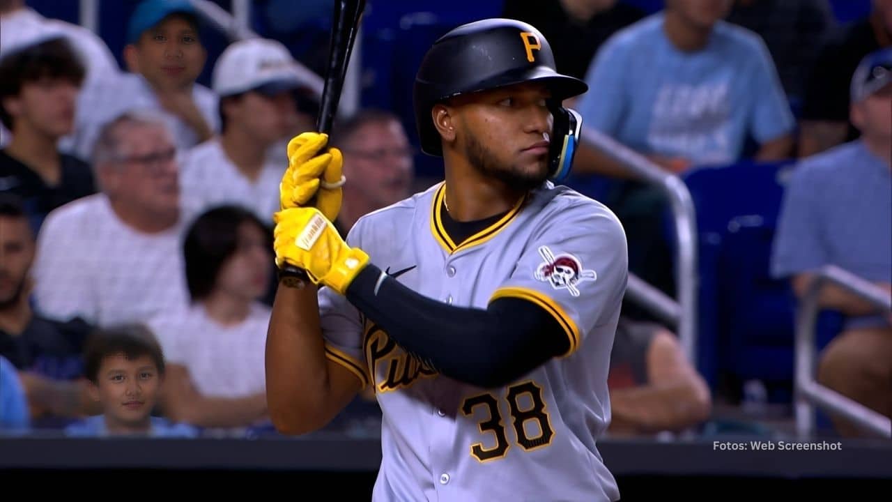 Pelotero venezolano Edwar Olivares en un juego con Pittsburgh Pirates en MLB. Tampa Bay Rays